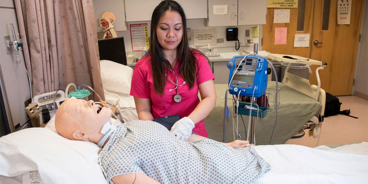 AACC student works with patient simulator. 
